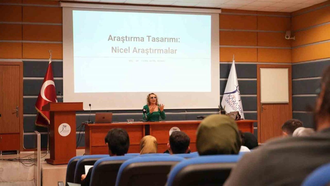 Karabük'te Tez Yazım Seminerlerinin Beşinci Haftasında Önemli Konular Ele Alındı