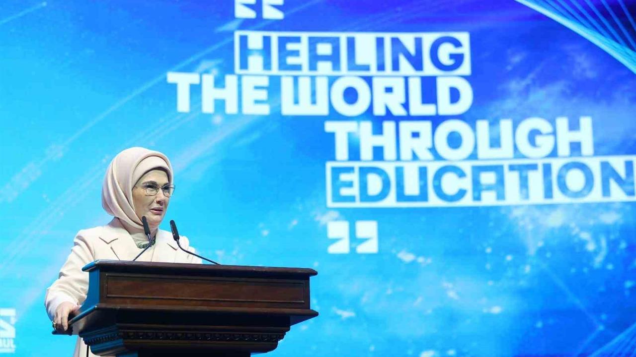 İstanbul'da Düzenlenen Zirvede Emine Erdoğan Yapay Zeka ve Eğitim Üzerine Açıklamalarda Bulundu