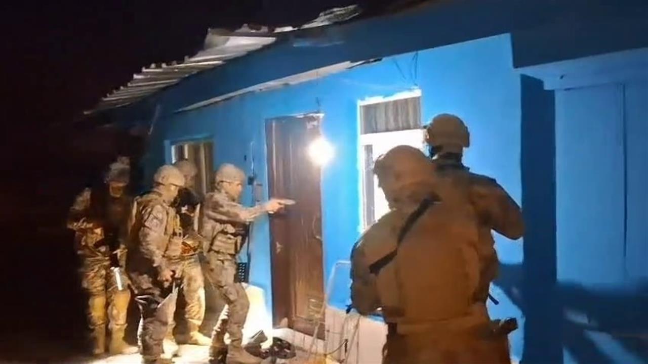 Sakarya Erenler ve Geyve'de Uyuşturucu Operasyonunda 13 Şüpheli Gözaltına Alındı