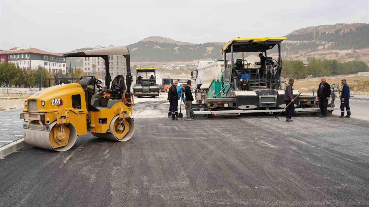 Adıyaman'da Okullar Bölgesinde Asfalt Çalışmaları Hızla İlerliyor