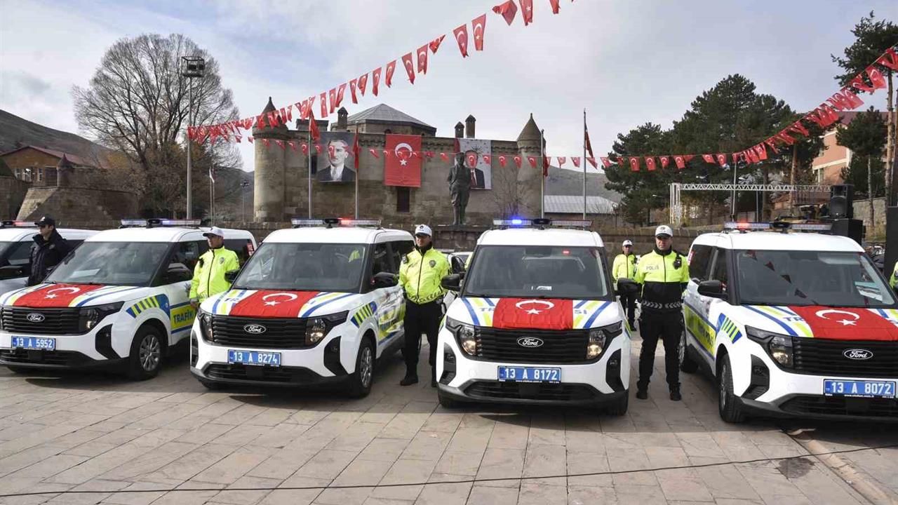 Bitlis Merkez'de Emniyet ve Jandarma Birimlerine 86 Yeni Araç Teslim Edildi
