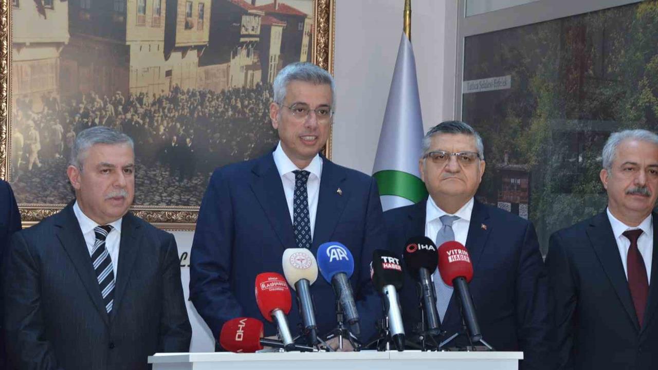 Sinop'ta Sağlık Bakanı Kemal Memişoğlu, Ambulanslara Yol Verilmesi Gerektiğini Vurguladı