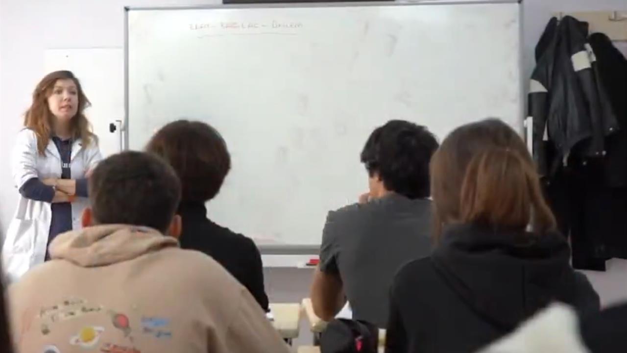 Antakya'da Gençlik Akademisi Ücretsiz Kurslarla Öğrencileri Destekliyor