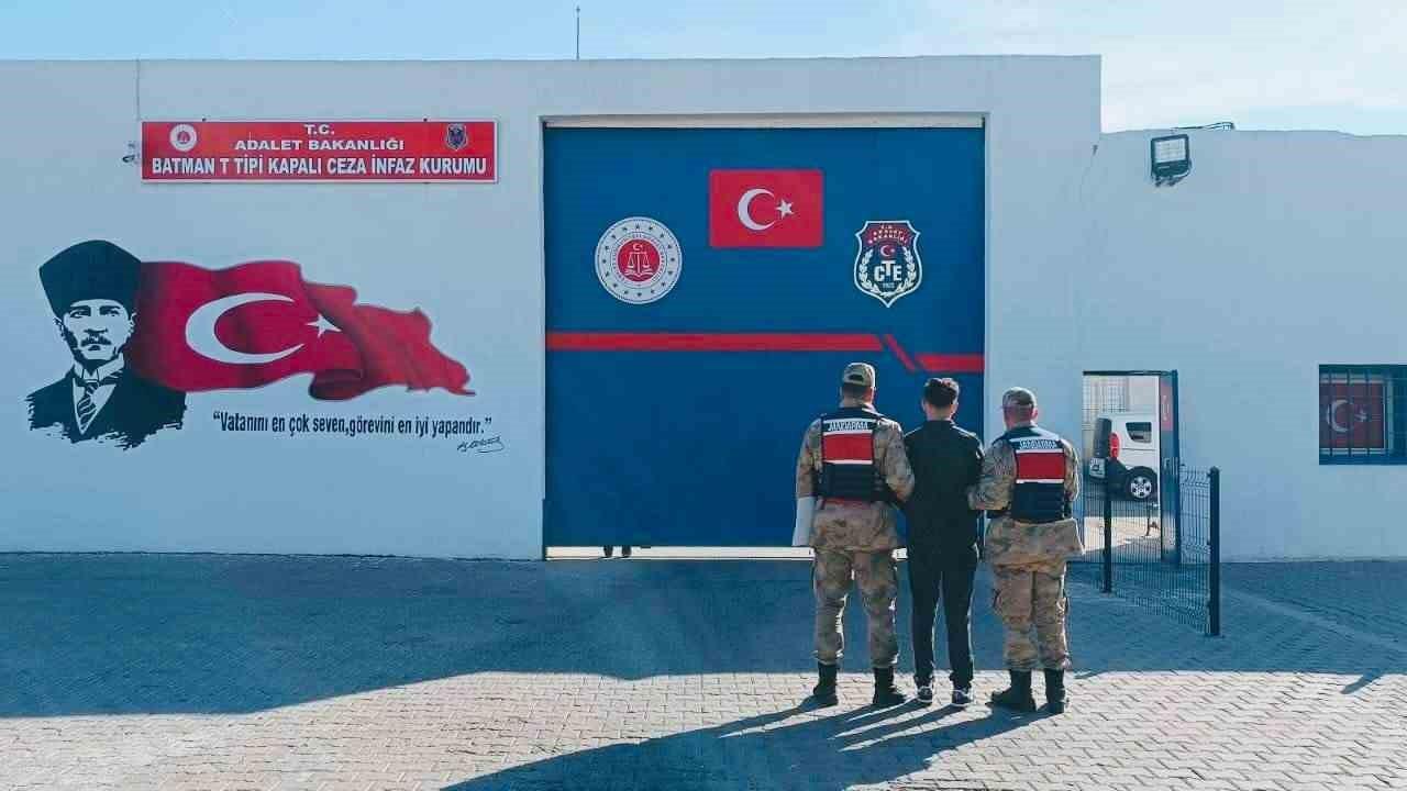 Batman Merkez'de Dolandırıcılık Suçundan 19 Aydır Firari Olan B.D. Yakalandı
