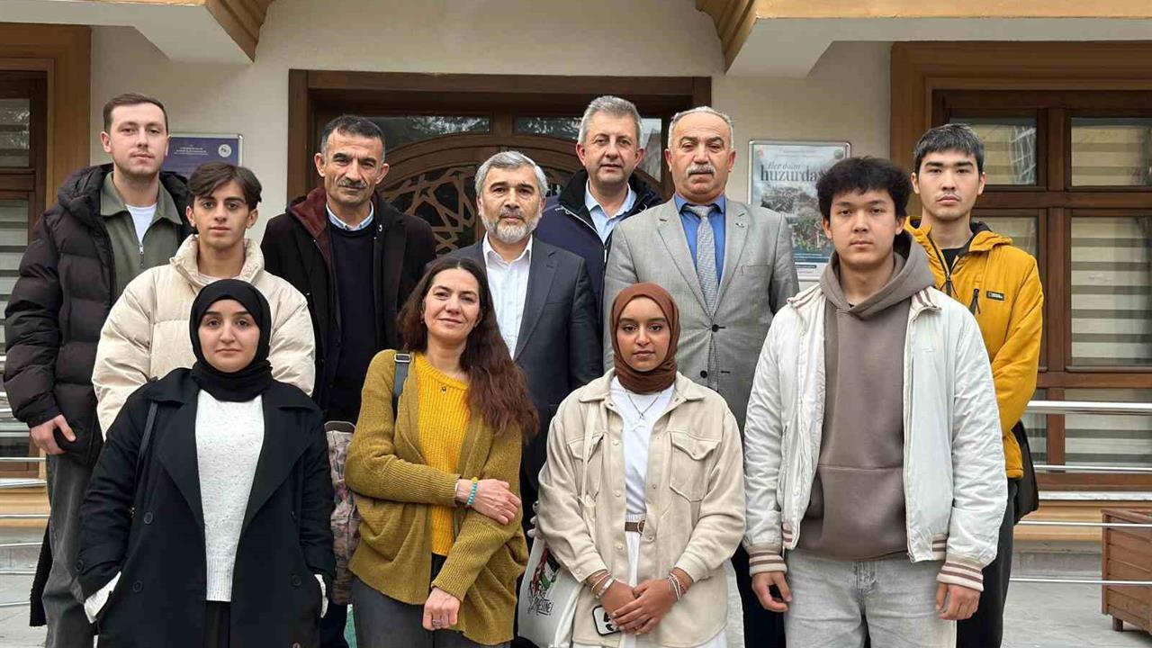 Eskişehir'de Uluslararası Öğrenci Derneği Yöneticileri Müftü Gül'ü Ziyaret Etti