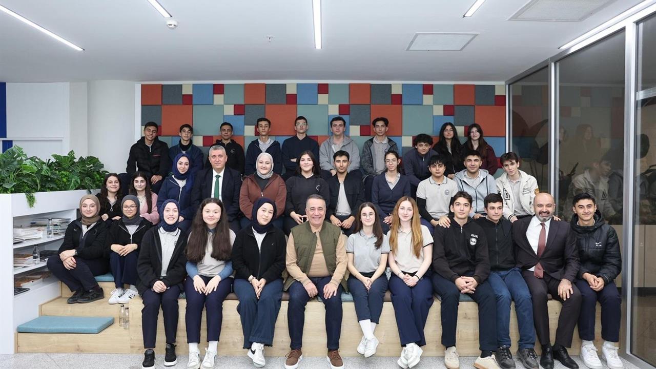 Sultangazi'de Başkan Dursun, Gençlerle Samimi Bir Sohbet Gerçekleştirdi