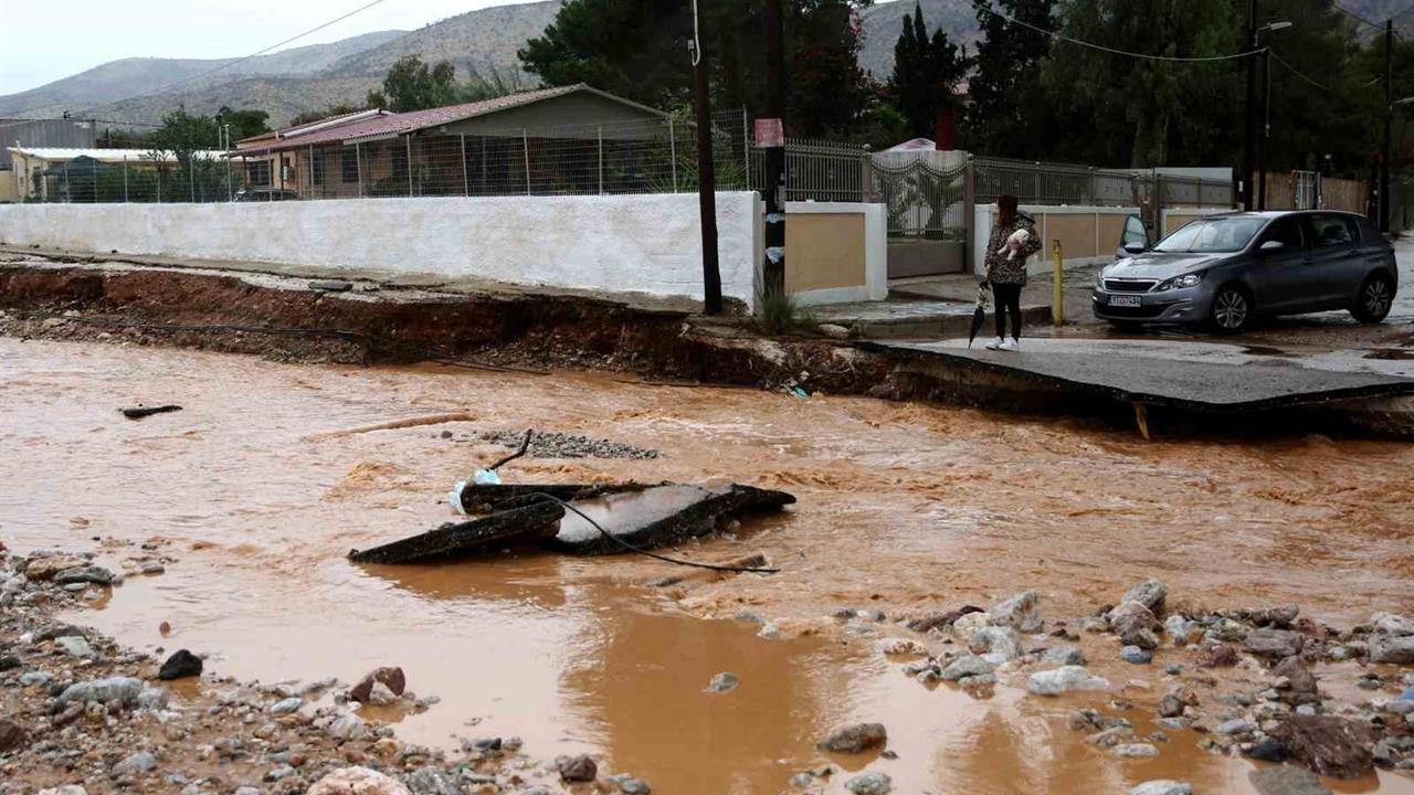 Yunanistan Attika Bölgesi'nde Byron Fırtınası Sonrası Sel ve Tatil
