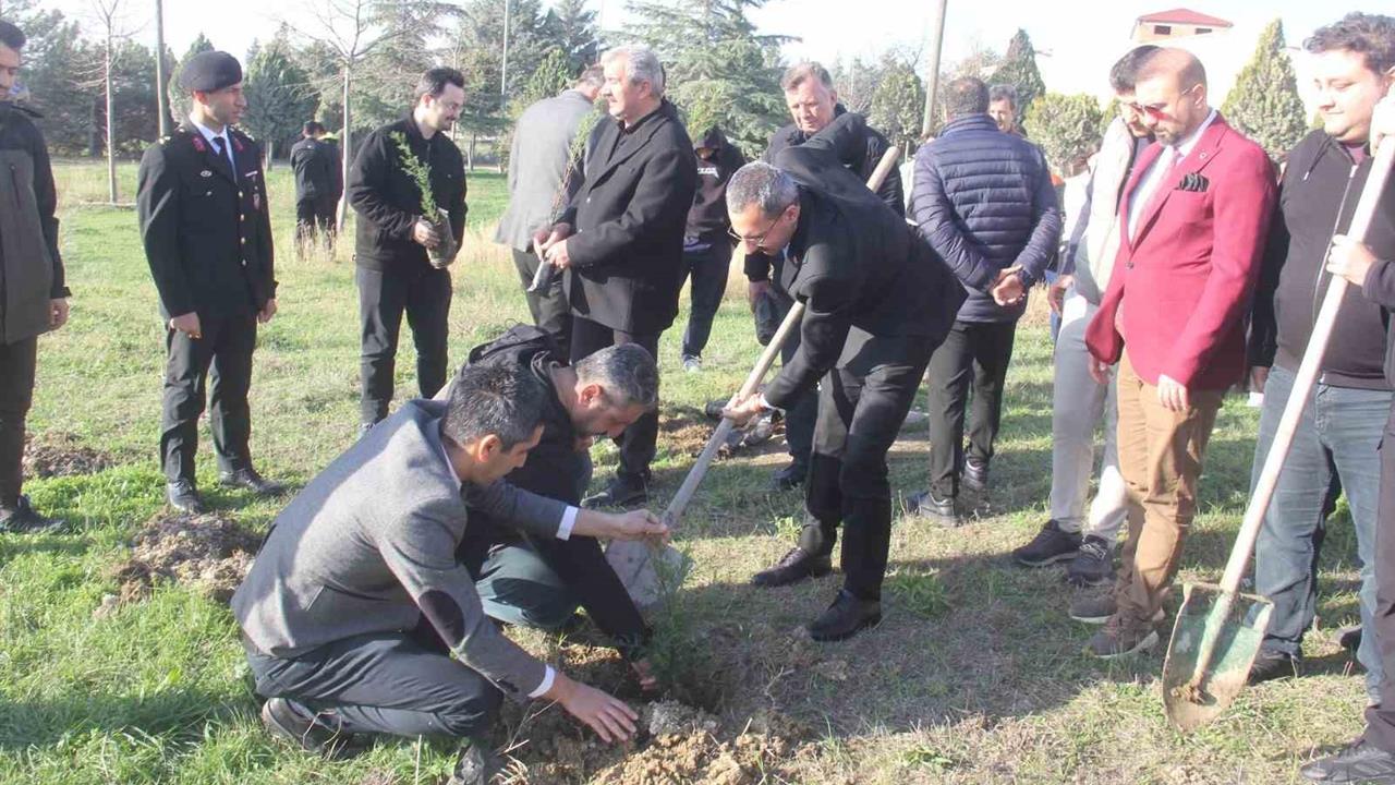 Kırklareli Pınarhisar’da Şehitler İçin 20 Fidan Toprakla Buluştu