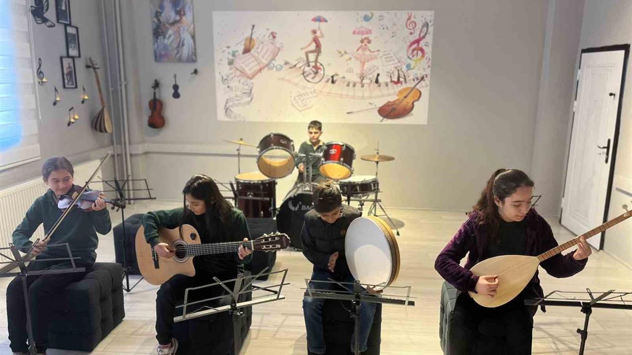 Siirt'te Hayatını Kaybeden Eşin Anısına Kütüphane ve Müzik Atölyesi Açıldı