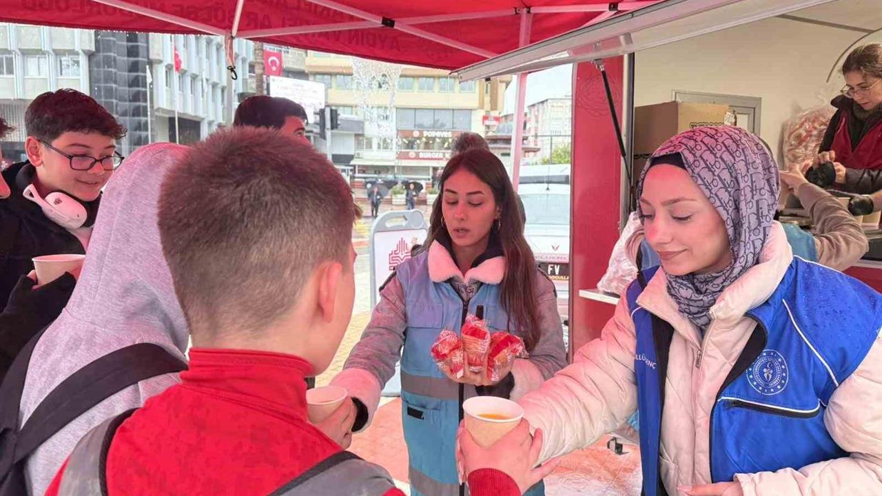 Aydın'da Gençler, 5 Aralık Dünya Gönüllüler Günü'nde Farklı Etkinliklerle Gönüllülük Kültürüne Dikkat Çekti