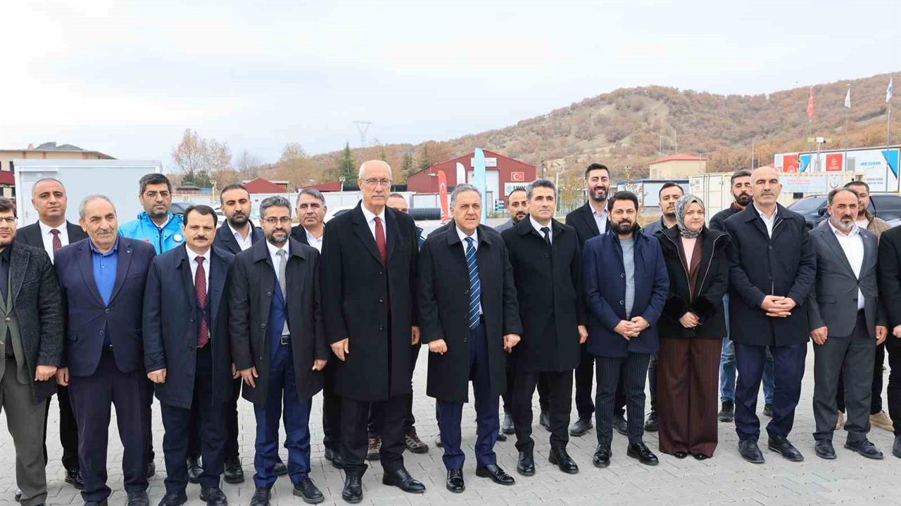 Bingöl Merkez'de 5 Ambulans ve 2 UMKE Aracı Hizmete Sunuldu