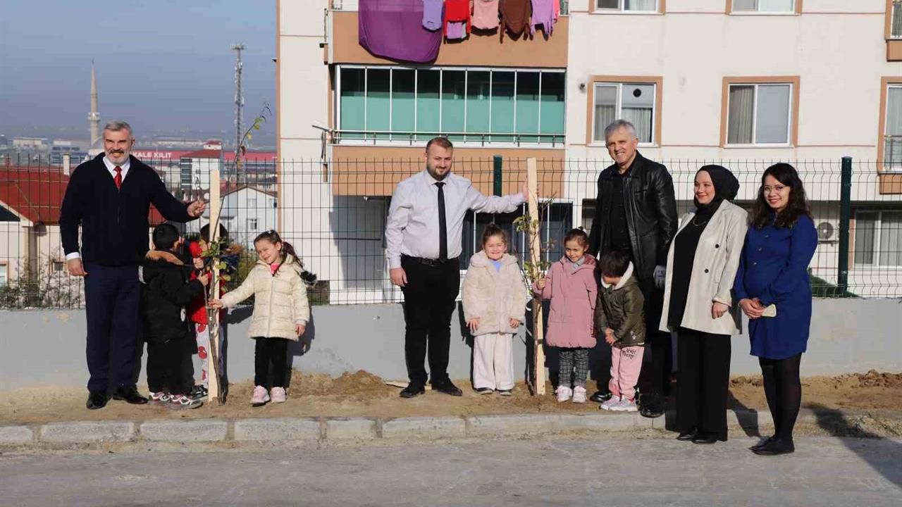 Çerkezköy'de 30 Adet Meyve Fidanı Dikimi Yapıldı