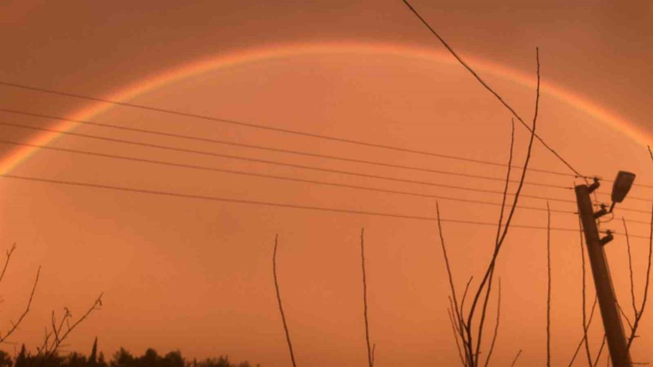 Antalya Serik'te Yağmur Sonrası Görülen Çifte Gökkuşağı Çiftçiyi Heyecanlandırdı