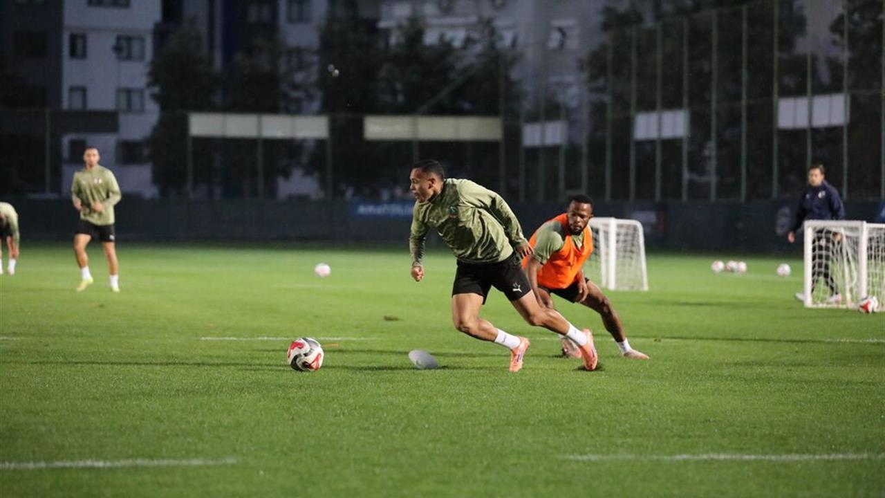 Alanyaspor, Antalyaspor ile Oynayacağı Maç İçin Hazırlıklara Başladı