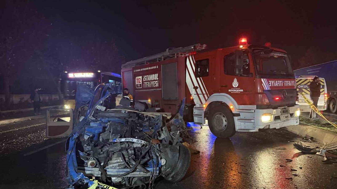 Başakşehir'de Kontrolden Çıkan Beton Mikseri Zincirleme Kazaya Neden Oldu