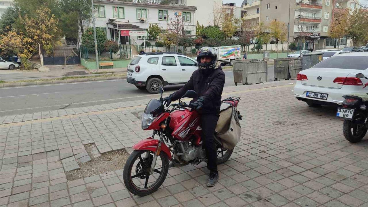 Diyarbakır Çermik'te Kask Takmadığı İçin Ceza Yiyen Sürücü, Diğer Motosikletlilere Uyarıda Bulundu