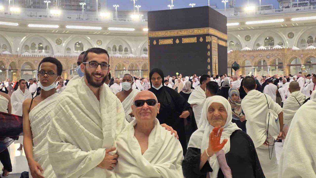 Mersin'de Görme Engelli Ramazan Amca ve Nuriye Teyze Umre'ye Ulaştı