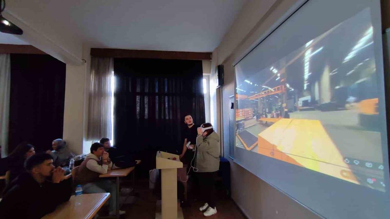 Düzce Gümüşova Meslek Yüksekokulu'nda Öğrenciler ve Sektör Temsilcileri Bir Araya Geldi