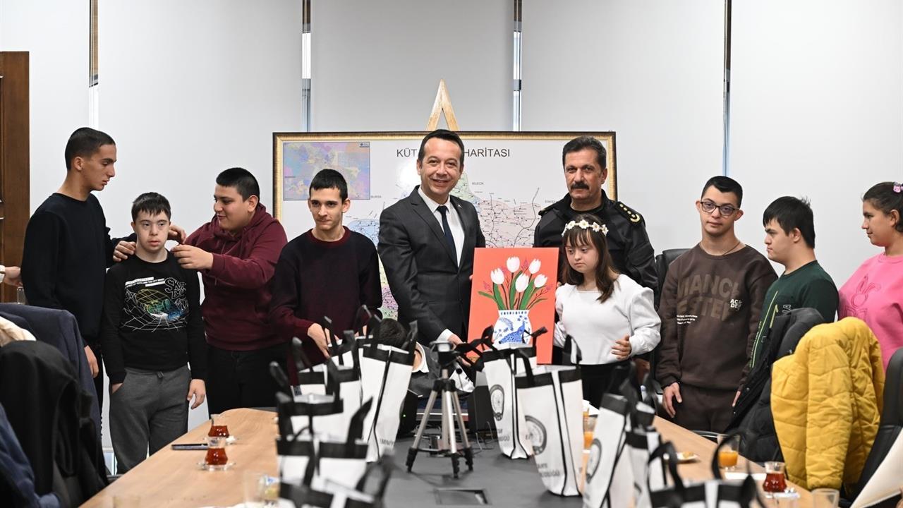 Kütahya Merkez'de Emniyet Müdürü Elbir, Özel Öğrencilerle Görüştü