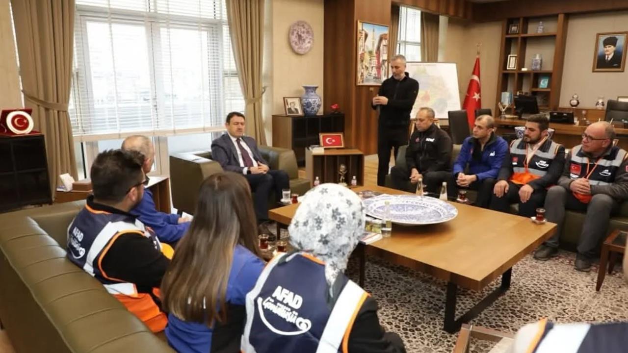 Kütahya'da AFAD Gönüllüleri, Vali Musa Işın ile Bir Araya Geldi