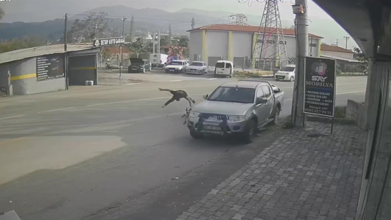 Hatay Dörtyol'da Motosikletin Ciple Çarpışması Sonucu Sürücü Yaralandı