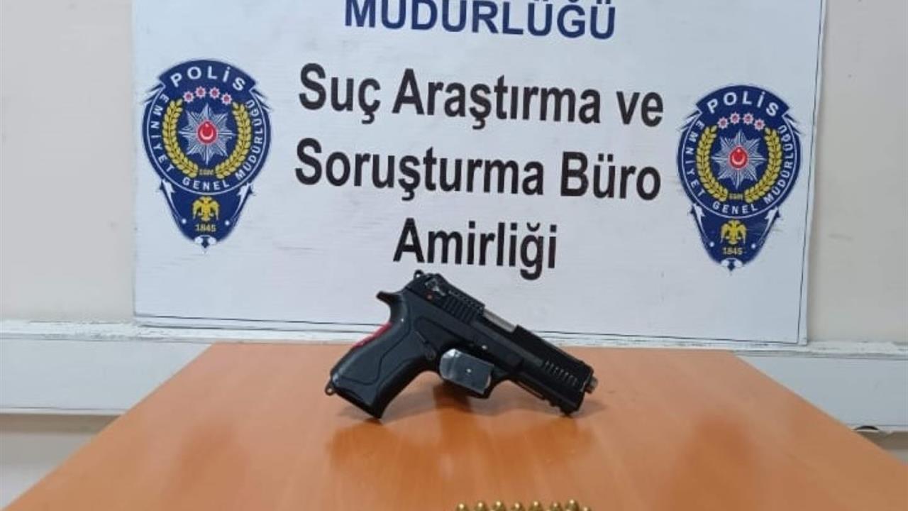 Sarıkamış'ta Yapılan Operasyonda 1 Ruhsatsız Tabanca ve 15 Fişek Bulundu