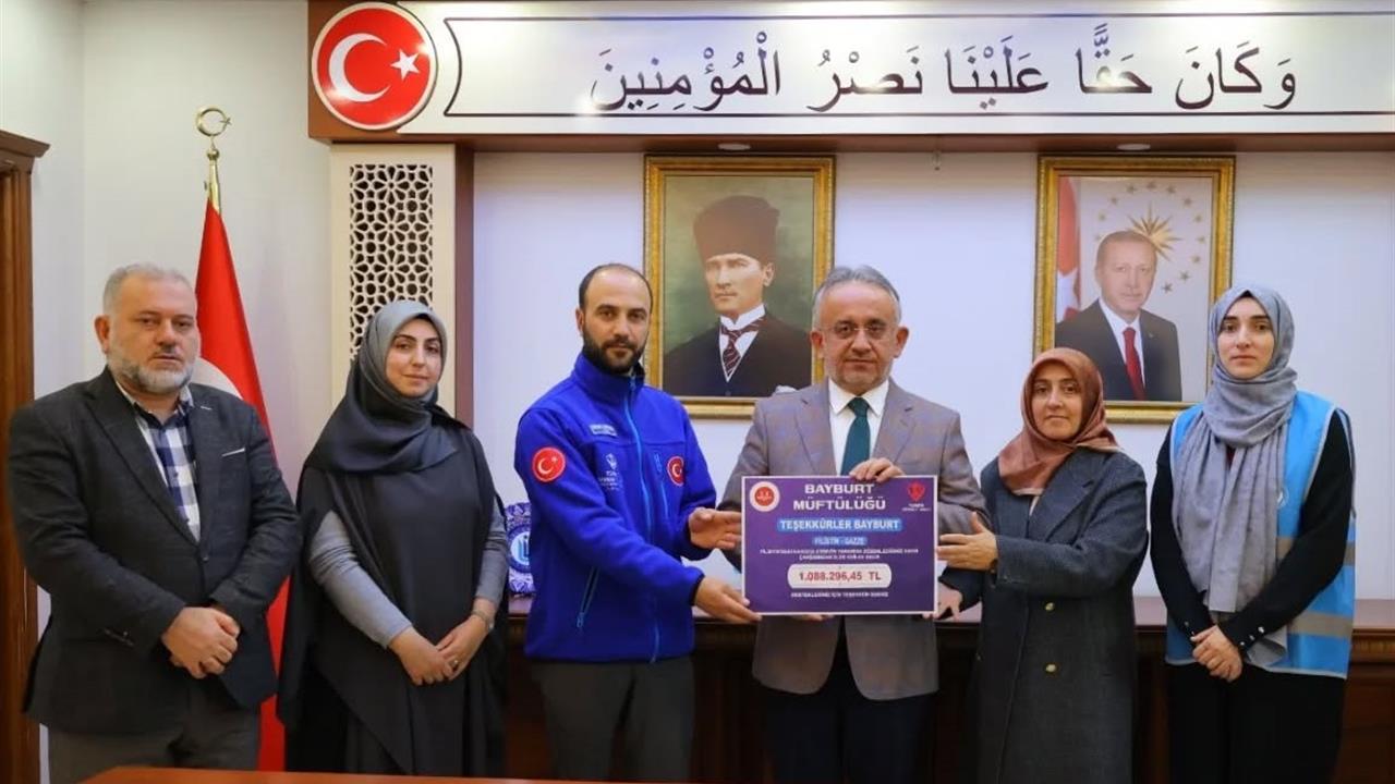 Bayburt'ta Filistin İçin Düzenlenen Hayır Çarşılarında 1 Milyon Lira Üzerinde Bağış Toplandı