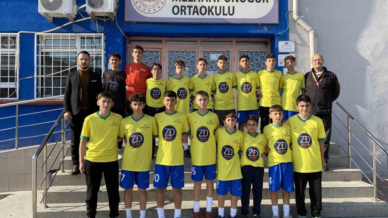 Eskişehir Melahat Ünügür Ortaokulu, 10 Yıl Üst Üste Futbol Şampiyonu Oldu