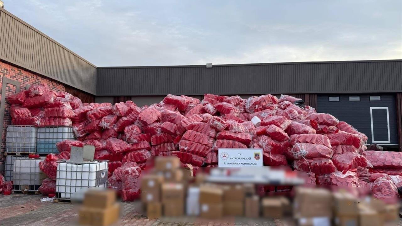 Antalya Kepez'de Yapılan Operasyonda 52 Bin Litre Etil Alkol Bulundu