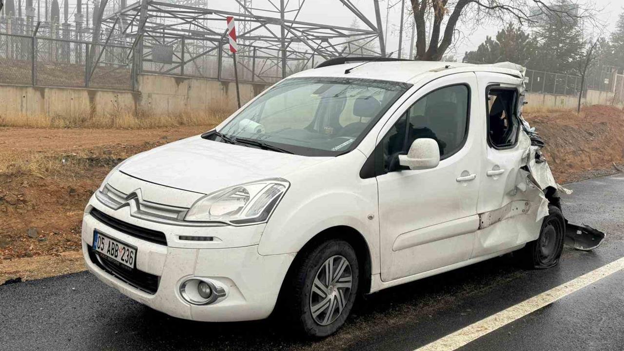 Konya Kulu'da Sis Nedeniyle Yaşanan Trafik Kazalarında 2 Yaralı