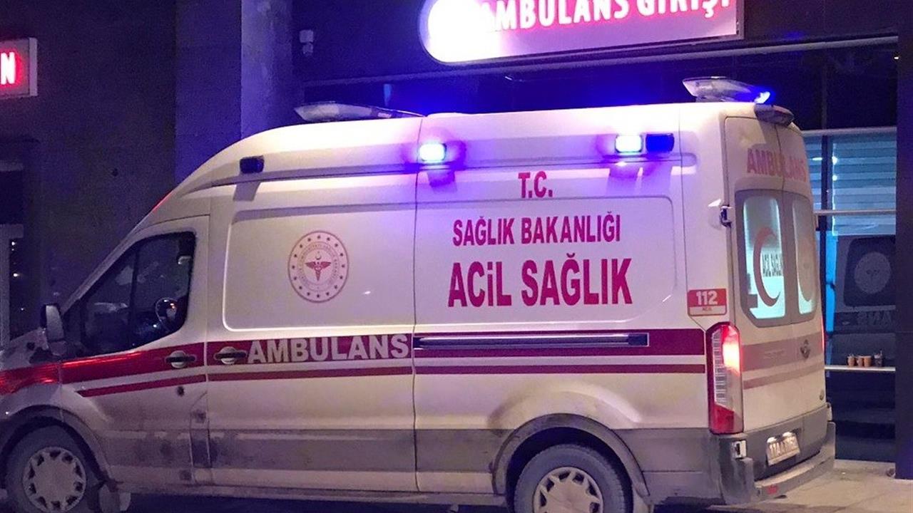 Bilecik'te Otobüs ile Otomobilin Çarpıştığı Kazada 3 Kişi Yaralandı