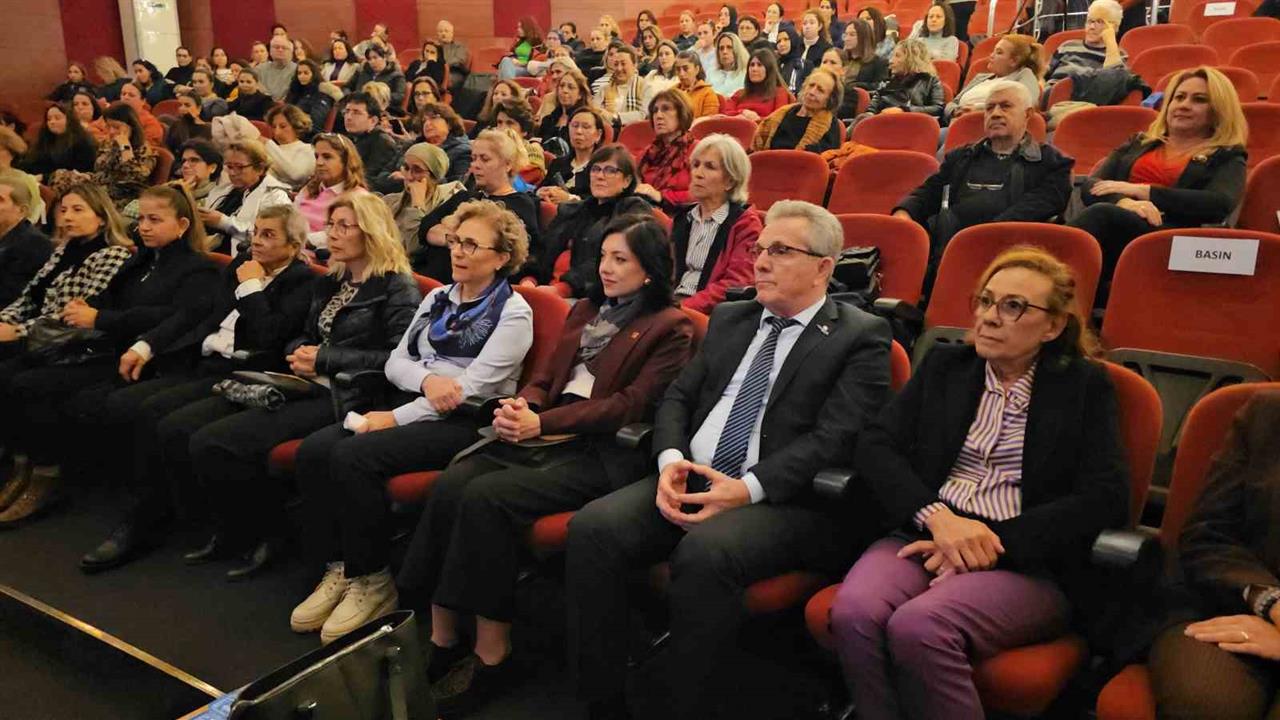 Nazilli'de Cumhuriyetin İlk Kadın Vekilleri Konferansı Düzenlendi