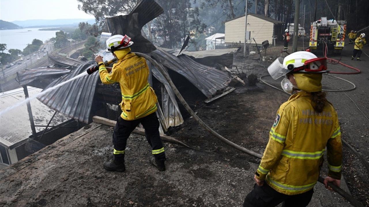 Yeni Güney Galler'de Yangınlar Sonucu 16 Ev Küle Döndü