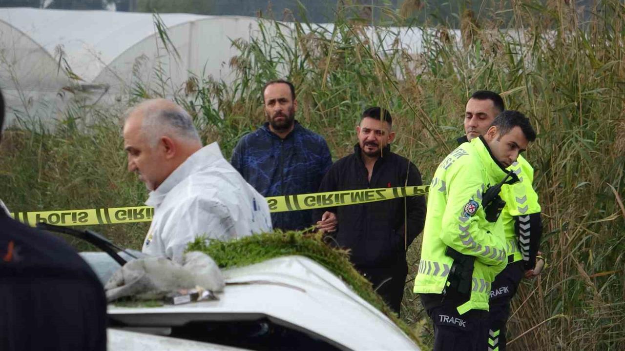 Antalya'da meydana gelen kazada, kadın sürücü otomobilinin dereye düşmesi sonucu hayatını kaybetti.