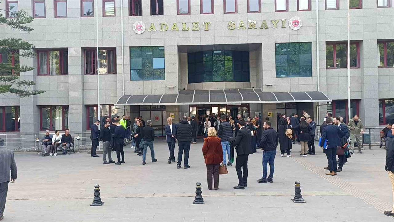 Manavgat'ta Yolsuzluk Soruşturmasında Turizmci Zafer Süral, İsteklerin Bitmediğini Söylediği Duruşmada Şikayette Bulundu