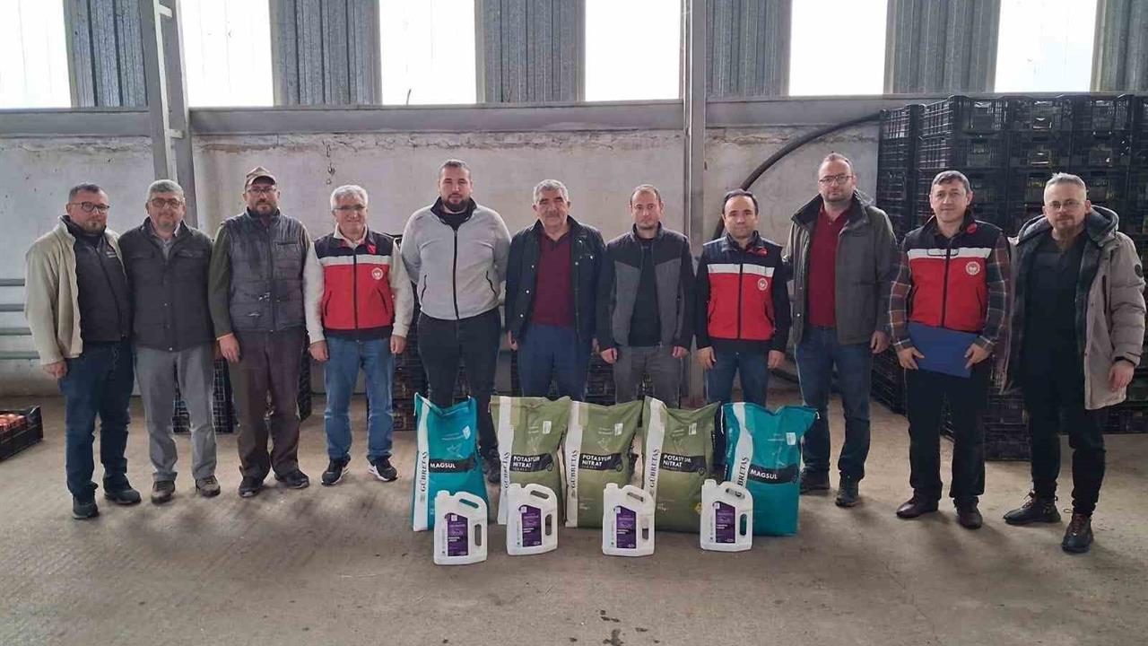 Kütahya Simav'da 11 Sera Üreticisine 2,5 Ton Gübre Desteği Verildi