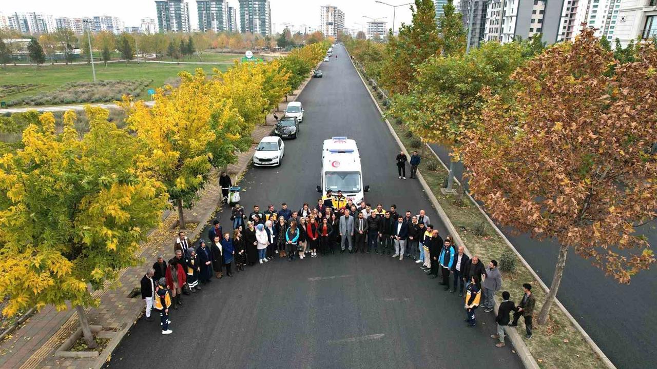 Diyarbakır'da Acil Sağlık Haftası Kapsamında Fermuar Sistemi Eğitimi Verildi