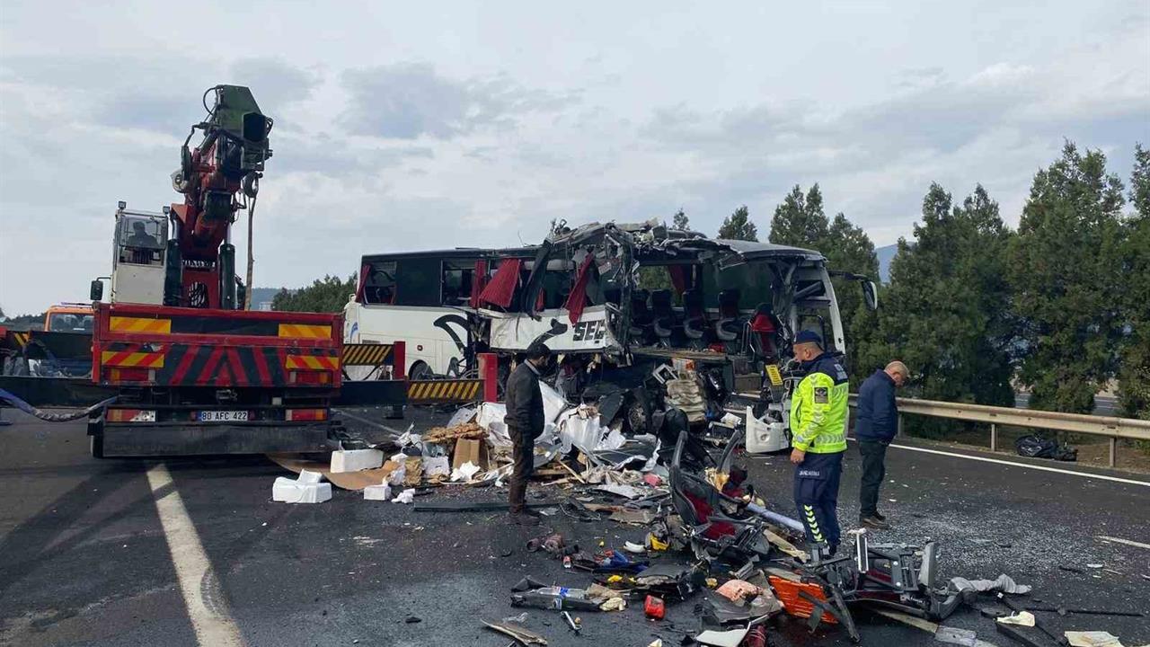 Osmaniye Bahçe'de Meydana Gelen Feci Trafik Kazasında 7 Kişi Hayatını Kaybetti