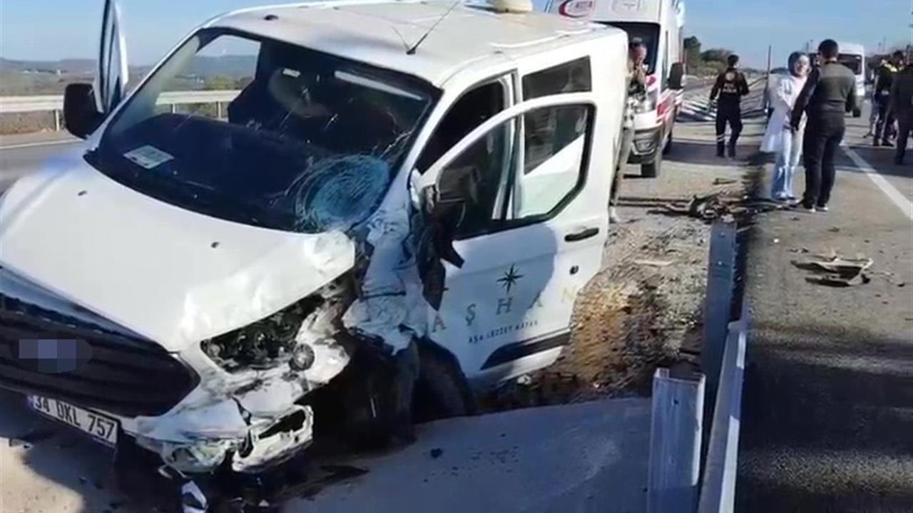 Kocaeli Kandıra'da İki Araç Çarpıştı, Sürücüler Yaralandı