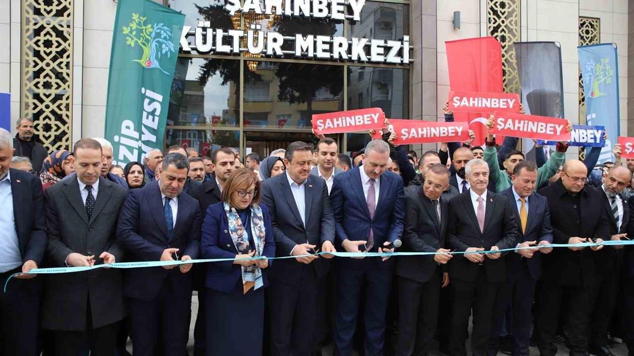 Nizip'te Yapılan Kültür Merkezi Açılış Törenine Yoğun İlgi Gösterildi