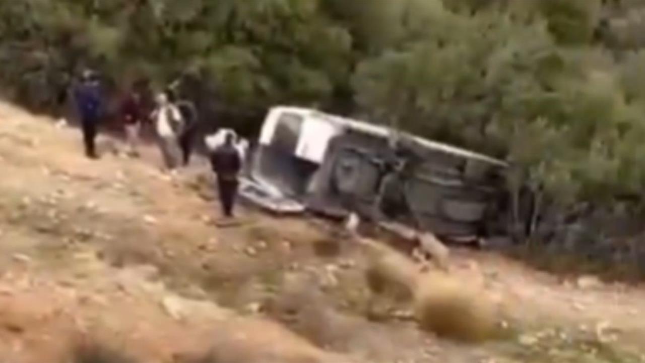 Gaziantep Nurdağı'nda Tarım İşçilerini Taşıyan Minibüs Şarampole Uçtu, 1 Kişi Hayatını Kaybetti