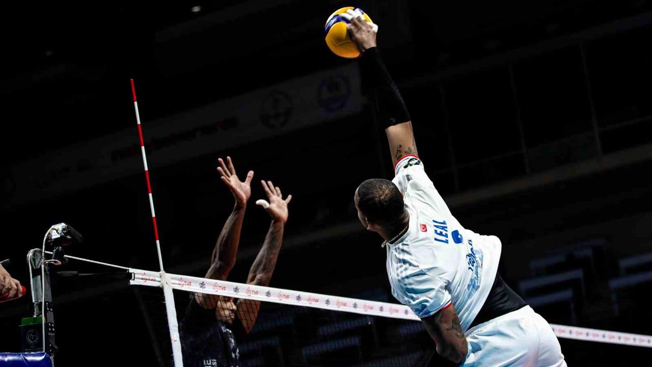 İstanbul'da Halkbank, Gebze Belediyespor'u 3-0 Yenerek Üstünlük Sağladı