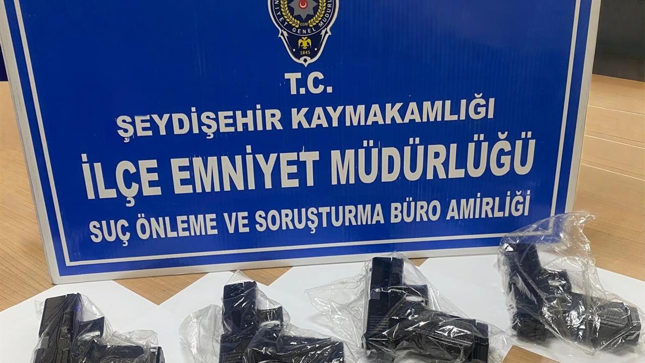 Konya Seydişehir'de Şüpheli Araçta 4 Adet Ruhsatsız Tabanca Bulundu