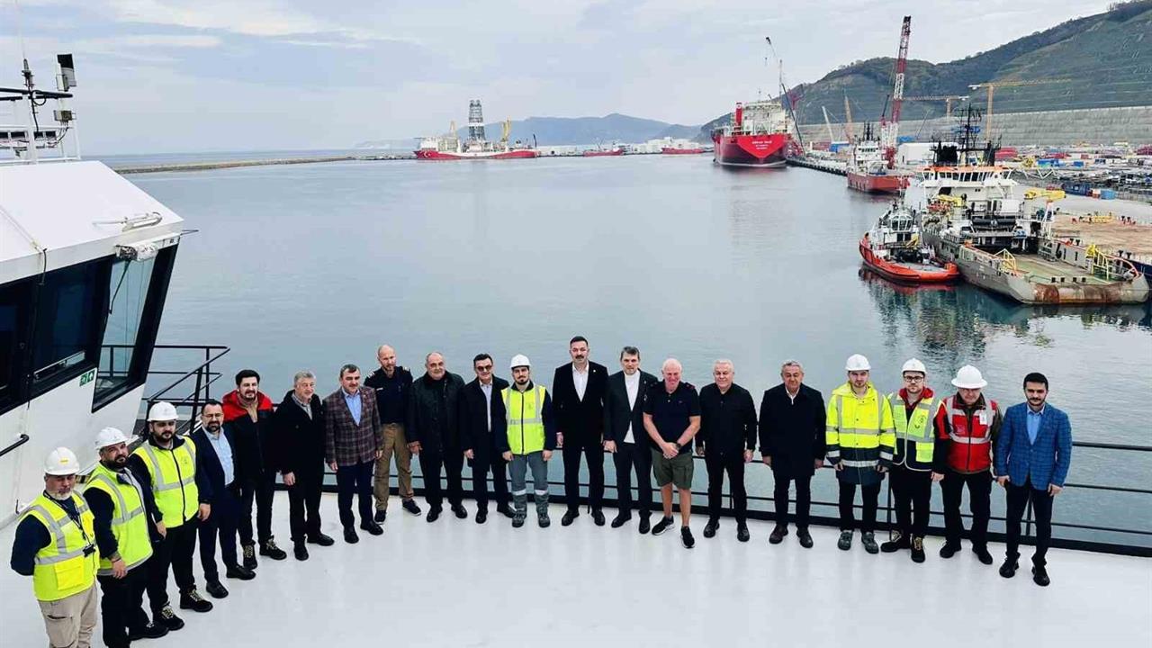 Zonguldak Filyos Limanı'nda Seven Vega Gemisi ile 2026 hedefi için çalışmalar başladı.