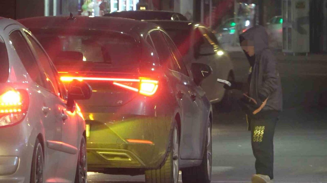 Aksaray'da Çocuklar Trafik Işıklarında Para Dilendiriyor