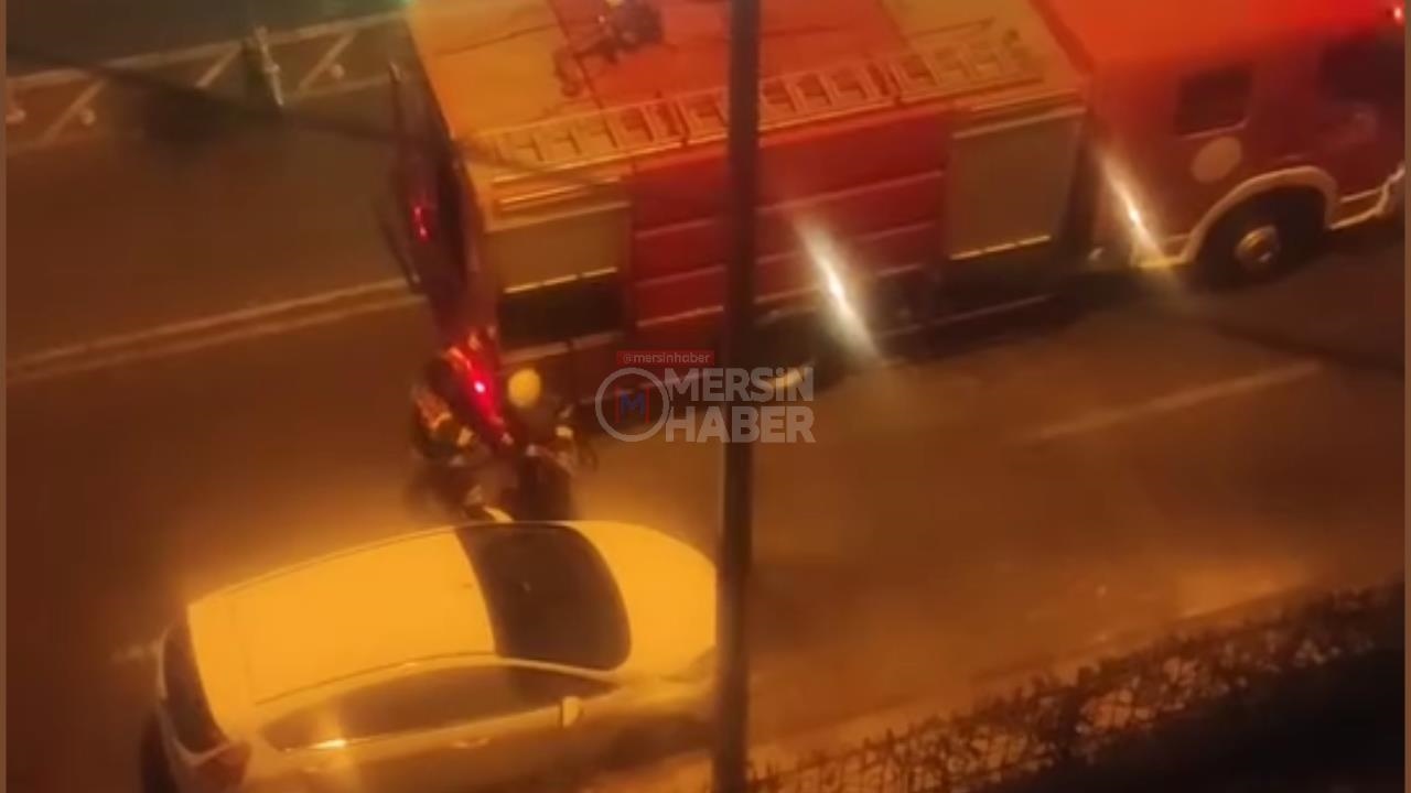 Mezitli'de Park Halindeki Araç Tutuşmaktan Son Anda Kurtarıldı!