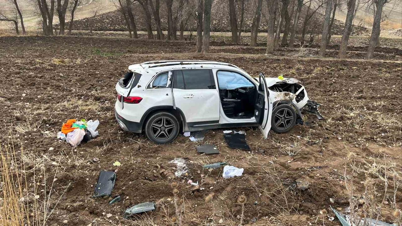 Çorum Sungurlu-Alaca Yolunda Takla Atan Cipte 2 Yaralı