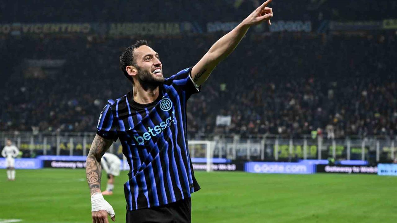 İstanbul'da Inter, Como'ya Karşı 4-0 Galip Geldi ve Hakan Çalhanoğlu Gol Attı.