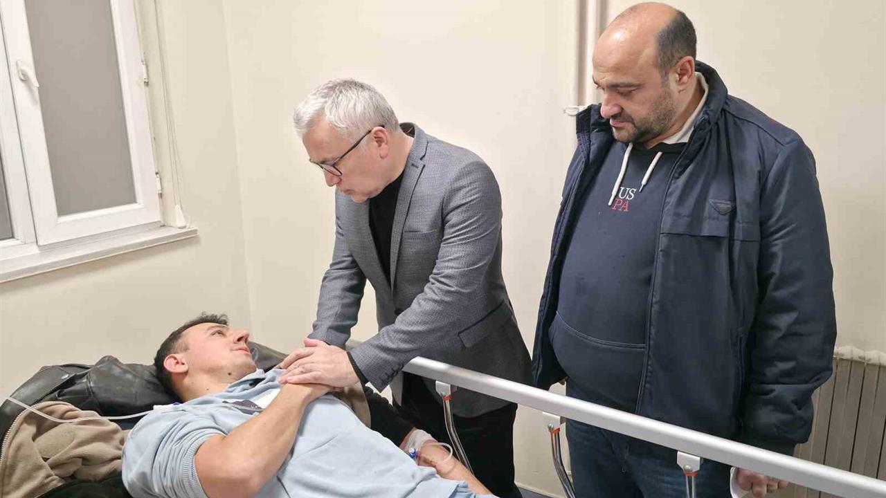 Sivas Zara'da Cezaevi Personelini Taşıyan Otobüs Kazası Sonucu Yaralılar Hastaneye Kaldırıldı