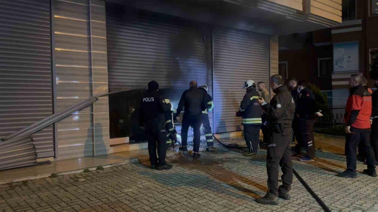 Rize Merkez Gülbahar Mahallesi'ndeki Çay Makineleri Deposunda Yangın Meydana Geldi